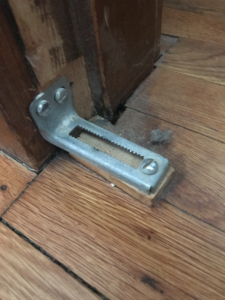 bottom pivot bracket for bifold door installation